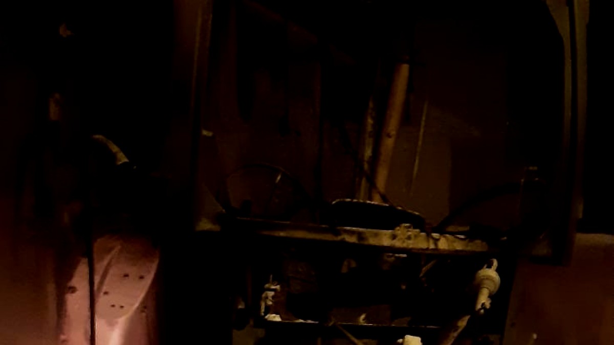 Sıfır aldığı traktör cayır cayır yandı