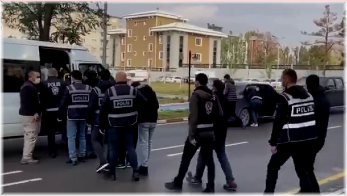 Şifreli konuşmaları çözülen oto ve kablo hırsızları yakalandı