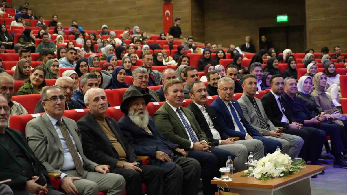 Şiir severler Ergan Şiir Akşamları programında buluştu