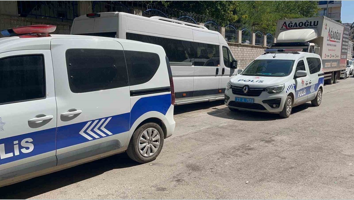 Silahını temizlerken kendini vurdu