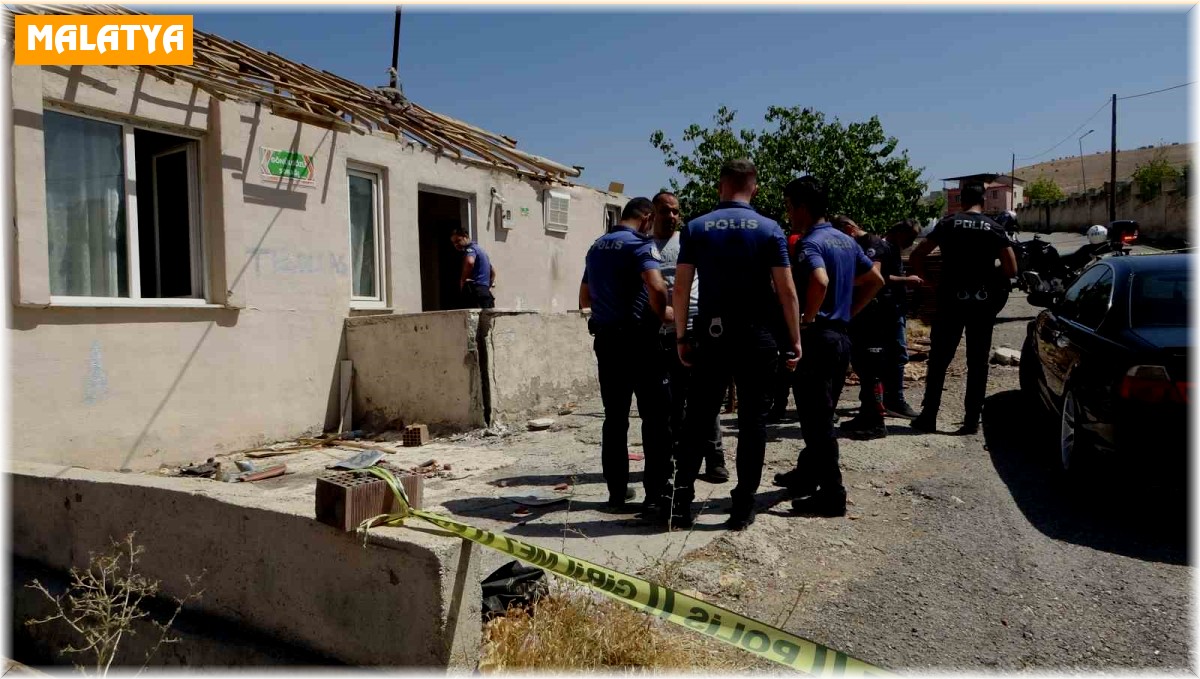 Silahla oynarken arkadaşını vurdu