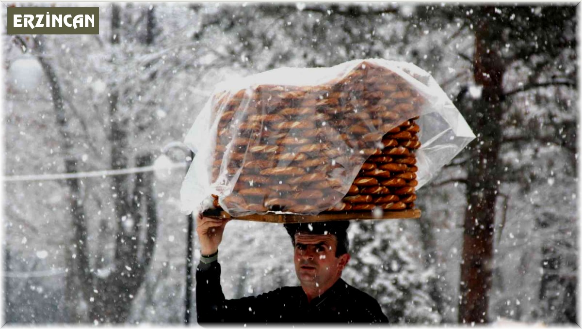Simitleriyle çeyrek asırdır ekmek mücadelesi veriyor