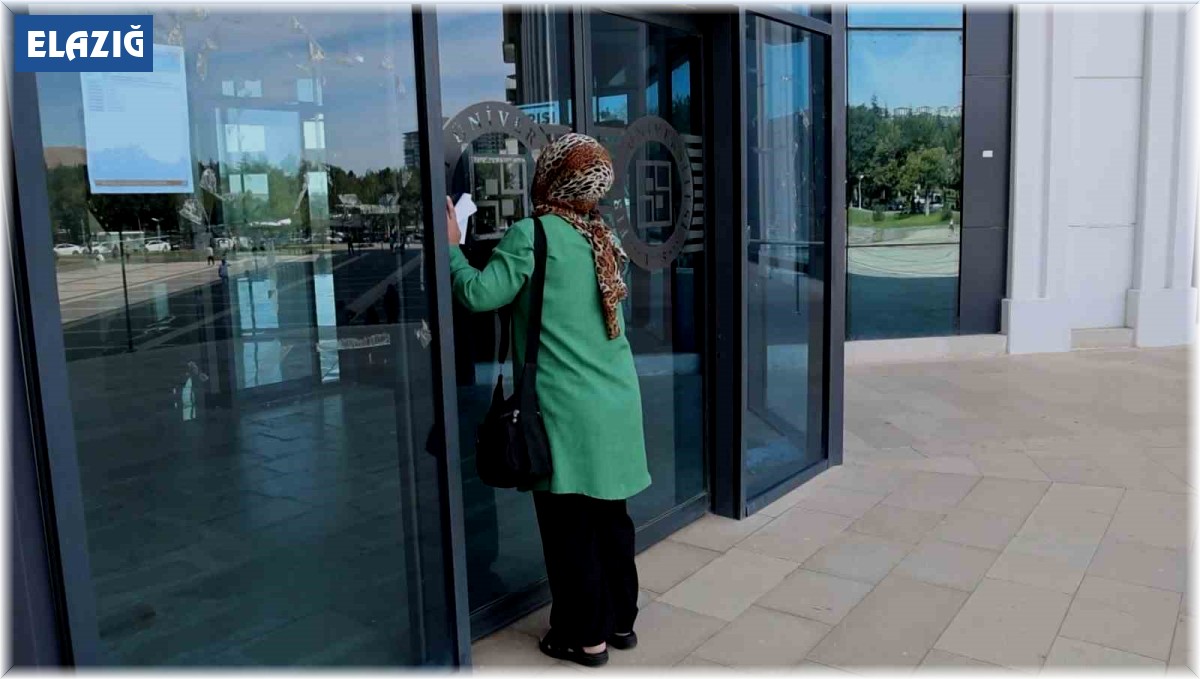 Sınava geç kalan aday: "Bir dakikacık ne olur, çok gecikmedim"