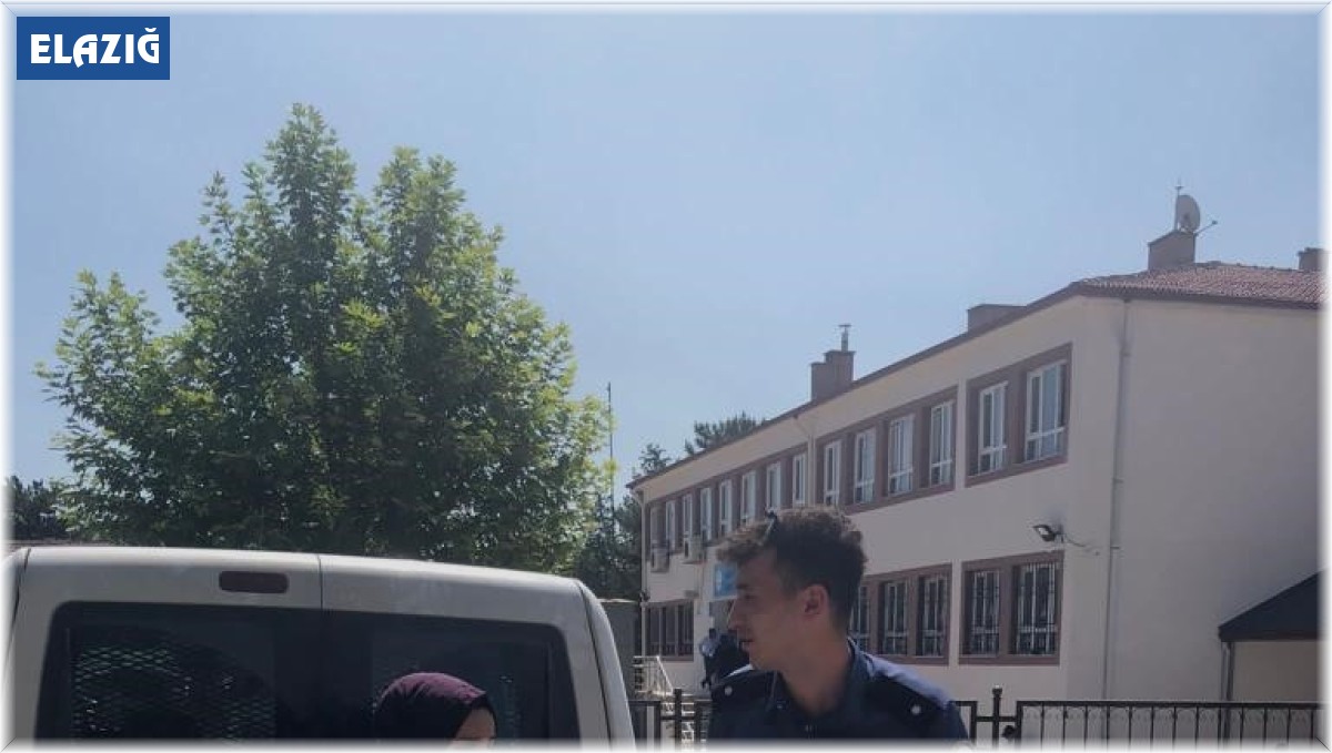 Sınava geç kalan vatandaşların yardımına polis ekipleri yetişti