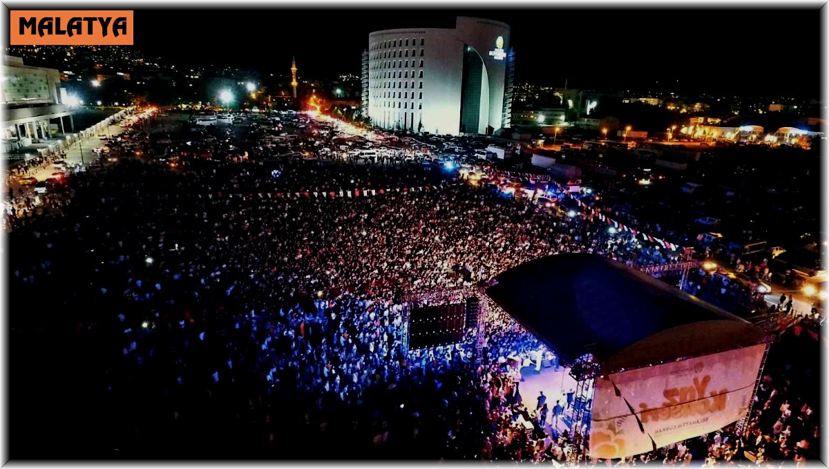 Sınava giren gençler, sınav yorgunluğunu Canbay ve Wolker konserinde attı