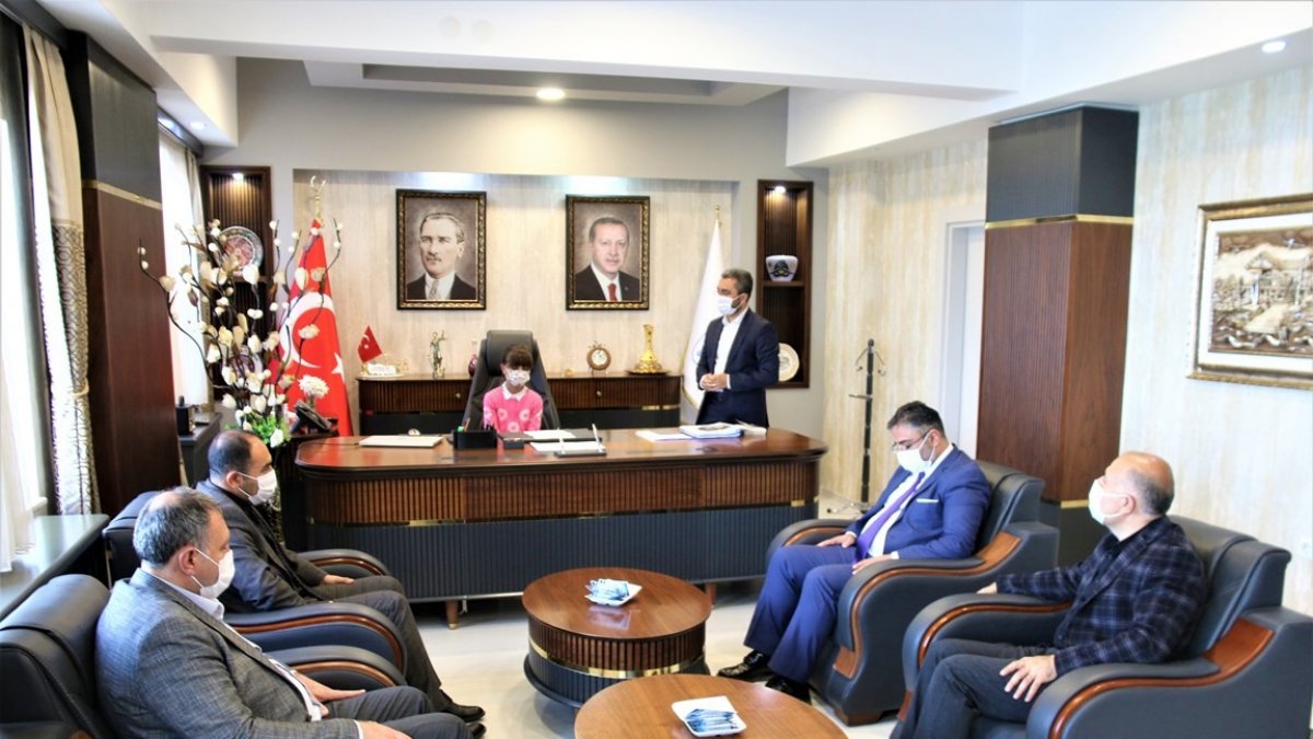 Sınıf başkanlığından sonra şimdi de belediye başkanı oldu