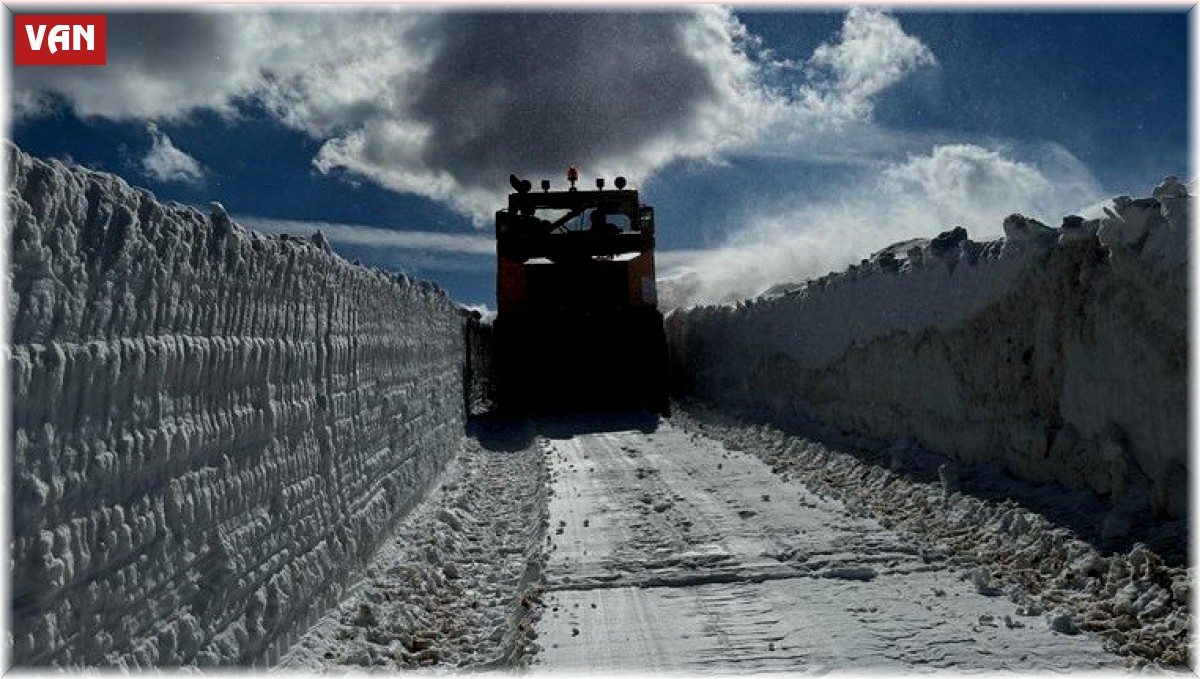 Sınırın sıfır noktasında karla mücadele çalışması