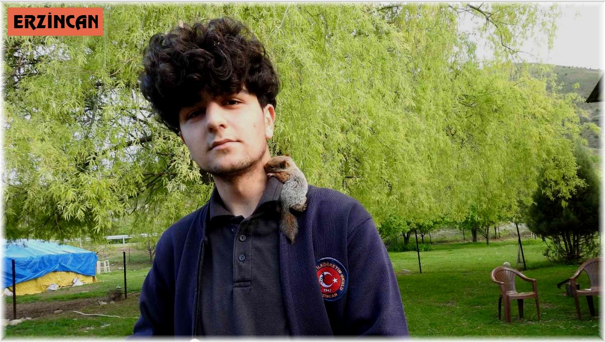 Şırıngayla beslediği sincap yavrusu yanından ayrılmıyor