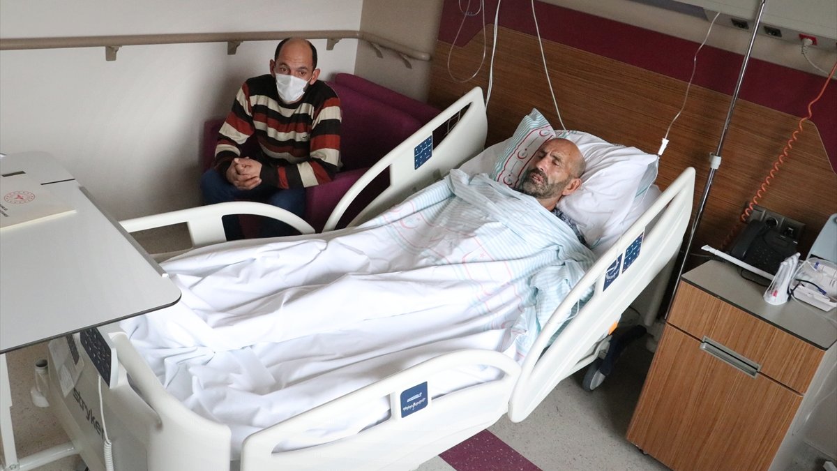 Sırtına römork düşmesi sonucu kemikleri kırılan hasta tedavi ile sağlığına kavuştu