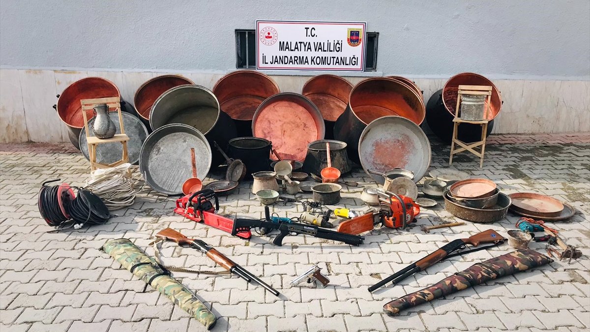 Sivas'ta evlerden hırsızlık yapan 5 şüpheli Malatya'da yakalandı