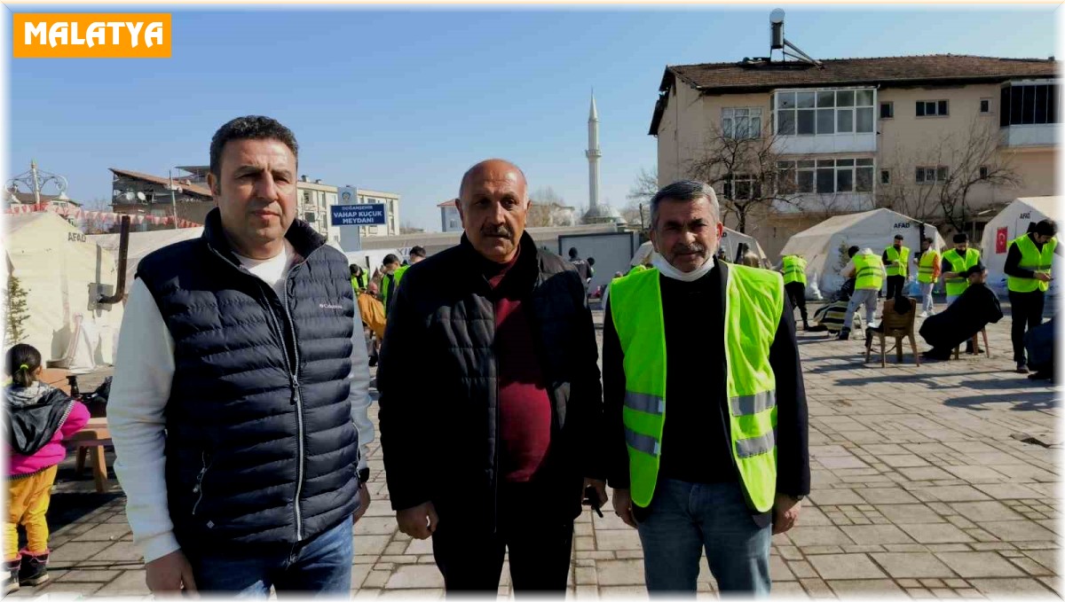 Sivaslı berberlerden depremzedelere ücretsiz tıraş