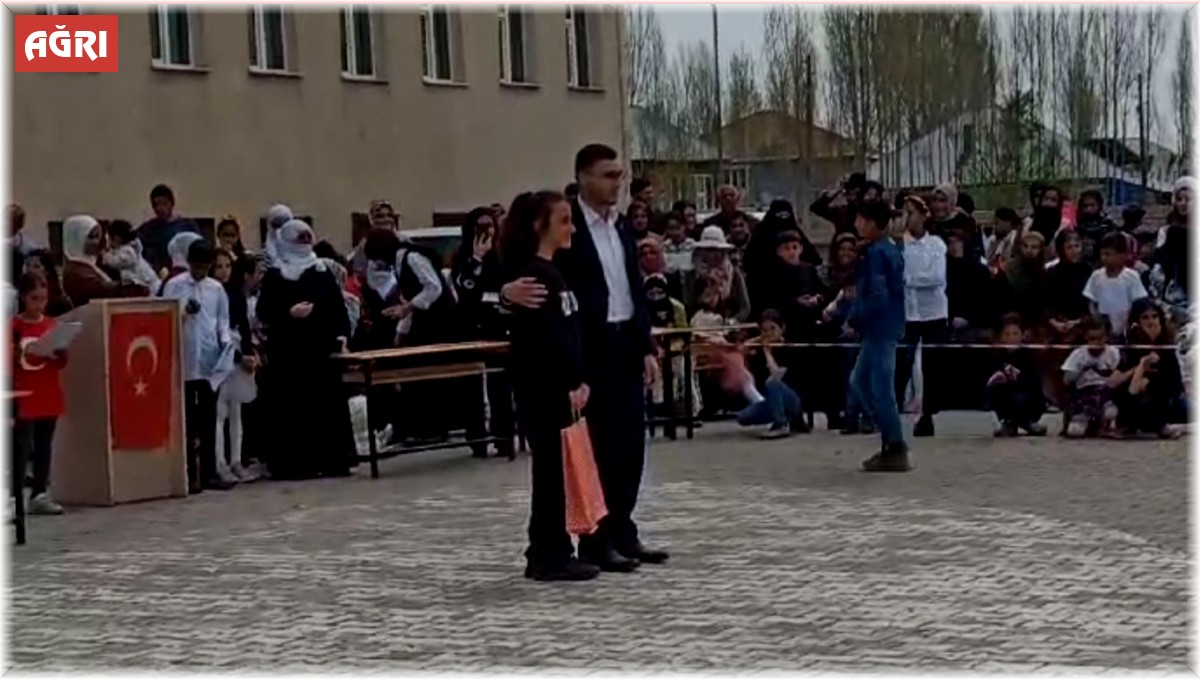 Siyer Yarışması'nda dereceye girenlere ödülleri törenle verildi