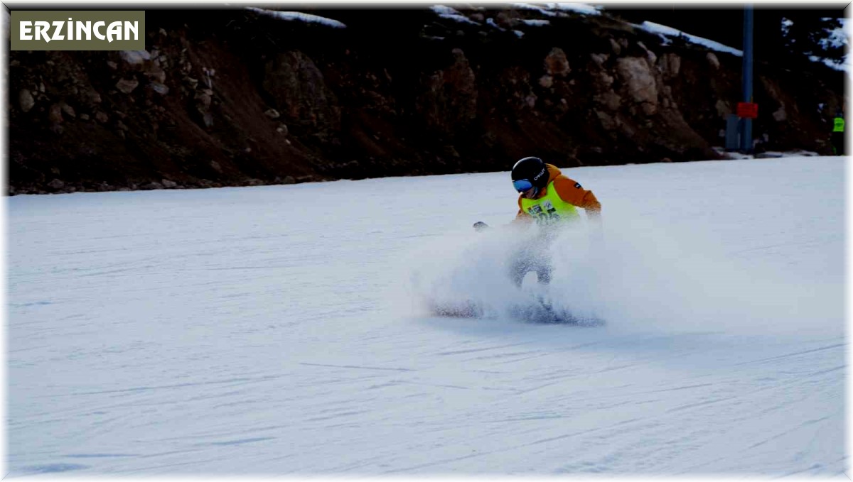 Snowboard Türkiye Şampiyonası Ergan Dağı'nda başladı