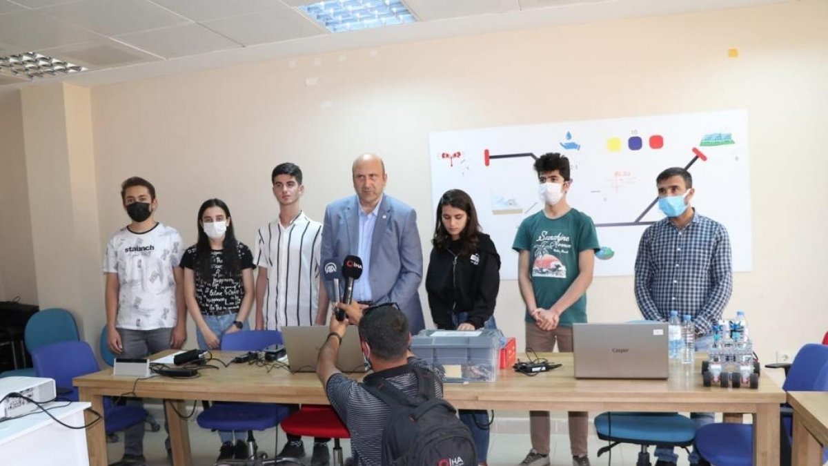 SODİMER Başkanı Prof. Dr. Levent Eraslan Hakkari'de okulları gezdi