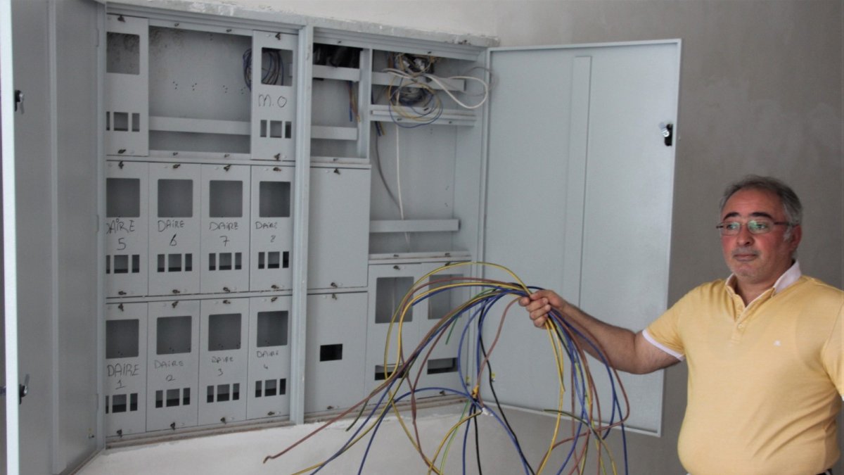 Sokağa çıkma kısıtlamasının olduğu saatlerde kablo hırsızları inşaatçıları usandırdı