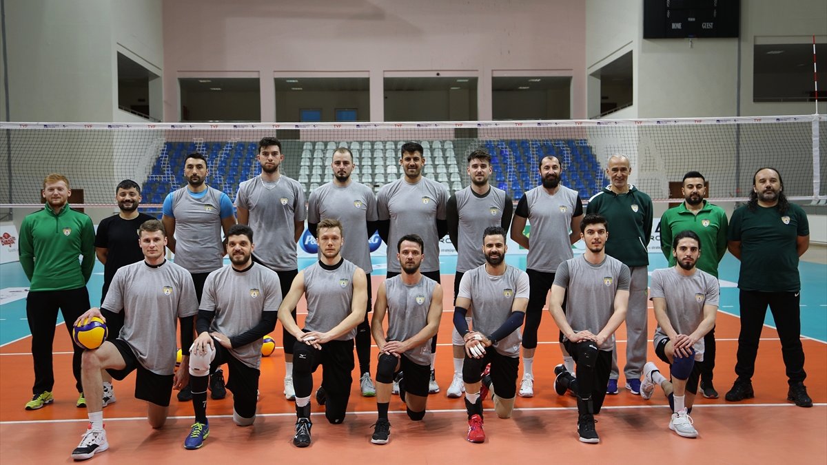 Solhansporlu voleybolcular ligde kalarak ilk hedefi gerçekleştirmek istiyor