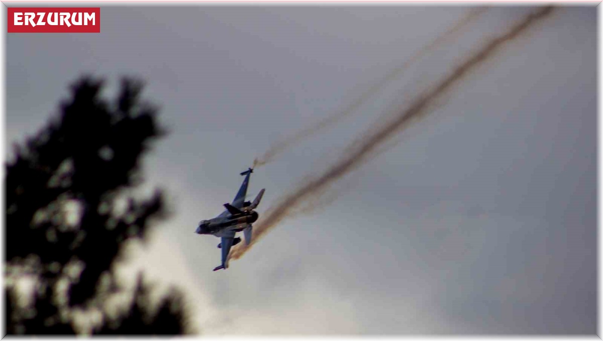 SOLOTÜRK Erzurum'u selamladı