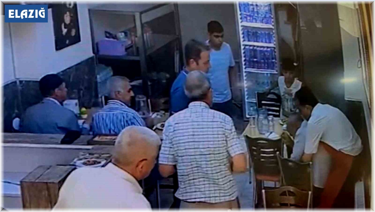 Soluk borusuna yemek kaçan müşterisini 'Heimlich' ile kurtardı