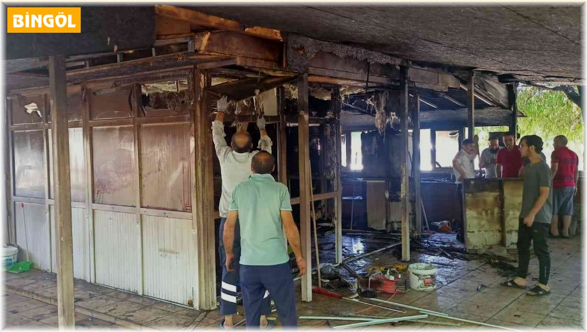 Son dakika Bingöl! Bingöl'de yanan büfe kullanılmaz hale geldi