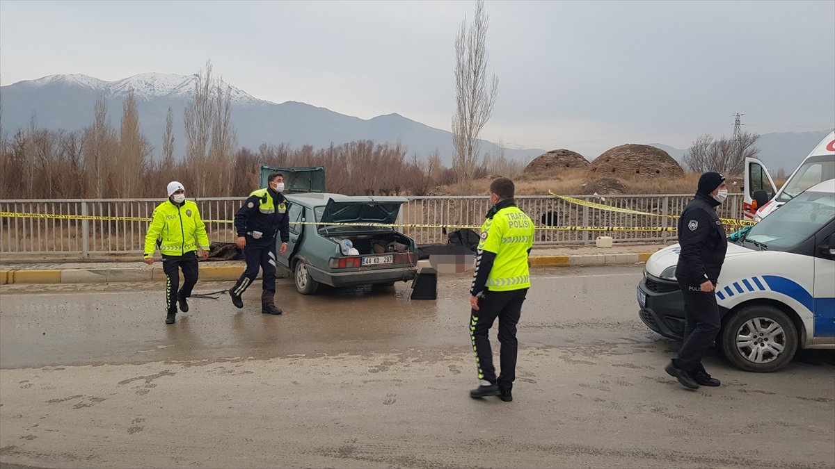 Son Dakika! Erzincan'da trafik kazası: 1 ölü, 2 yaralı Haberi