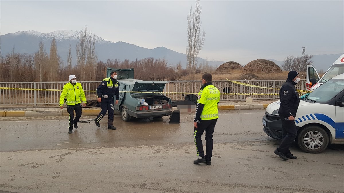 son dakika erzincan da trafik kazasi 1 olu 2 yarali haberi guncel haberleri