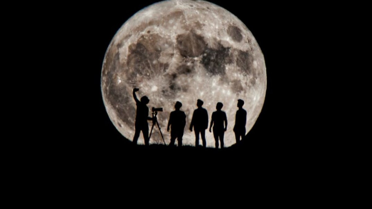 Son dakika haberi | Van'da fotoğraf sanatçıları dolunayla ile selfie çekti