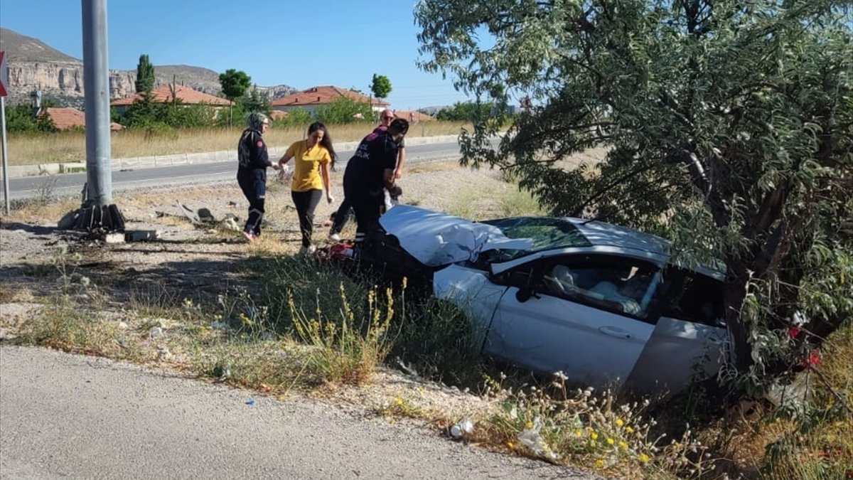 Son Dakika! Malatya Akçadağ'da otomobil yön tabelasına çarparak şarampole düştü! 2 ölü 3 yaralı