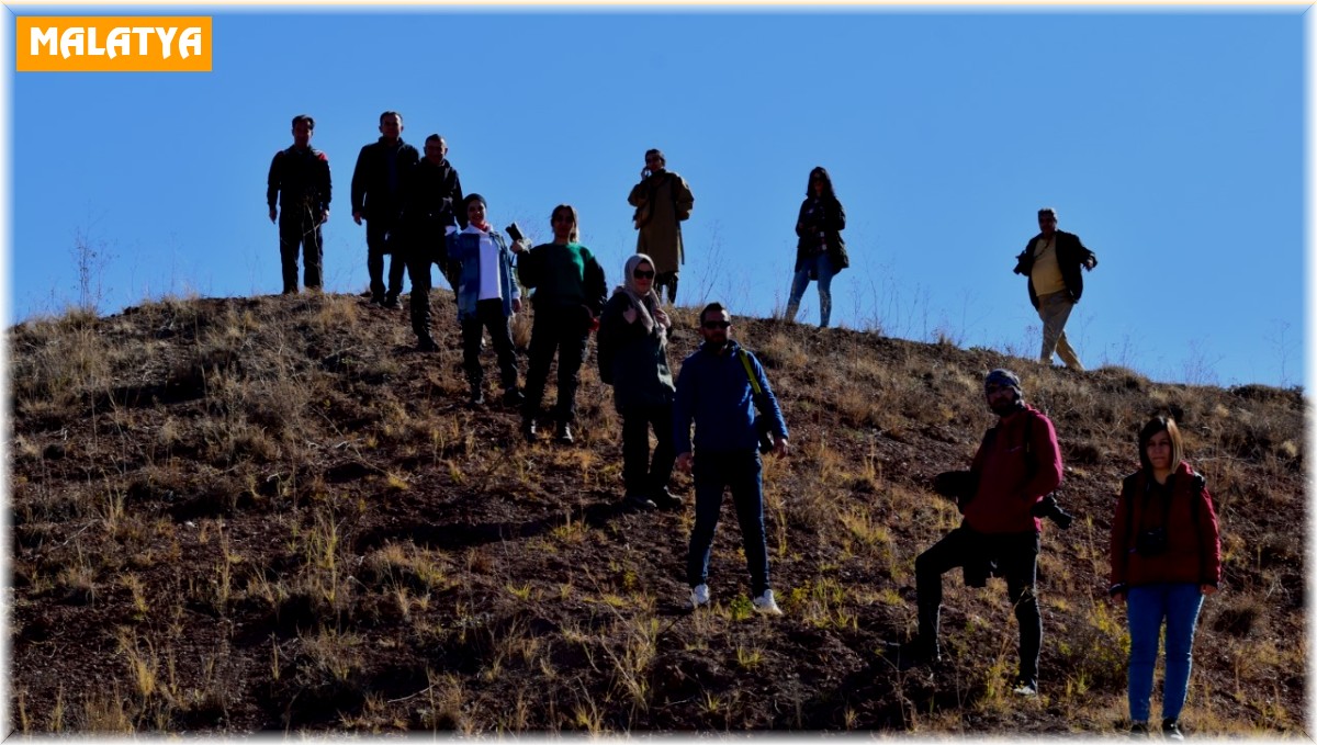 Sonbahar fotoğrafları için dağlara tırmandılar