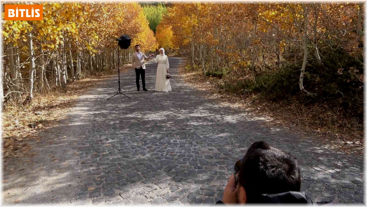 Sonbahar renkleriyle bezenen Nemrut Krater Gölü gelin ve damatların doğal stüdyosu oldu