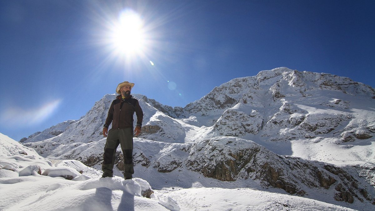 Sonbahar ve kışın bir arada yaşandığı Bahçesaray doğaseverleri cezbediyor