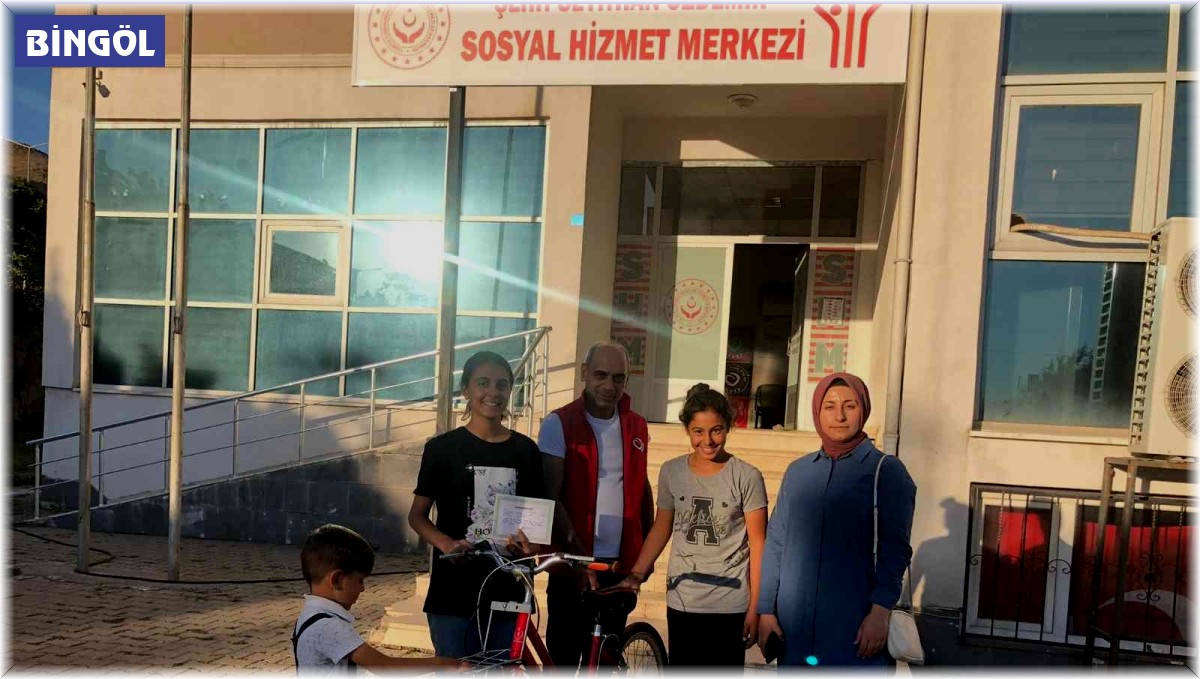 Sosyal Hizmet Merkezi, başarılı öğrencileri ödüllendiriyor