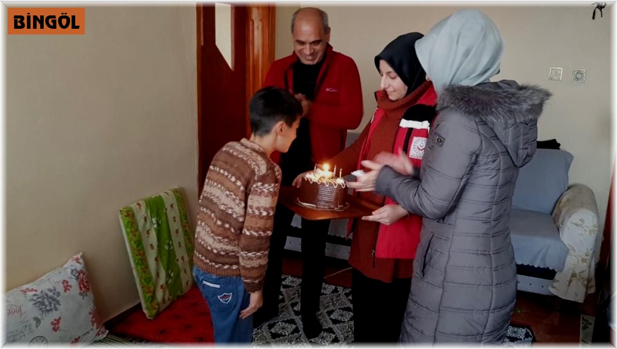 Sosyal Hizmet Merkezi Müdürlüğünden sürpriz doğum günü kutlaması