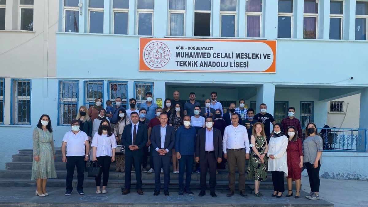 Sosyal Medyadaki Daveti Geri Çevirmedi: Müdür Tekin’den Okulda Unutulmayacak Sürpriz