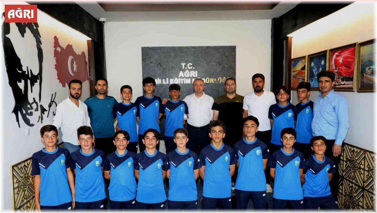 Sporcu öğrencilerden Milli Eğitim Müdürü Kökrek'e ziyaret