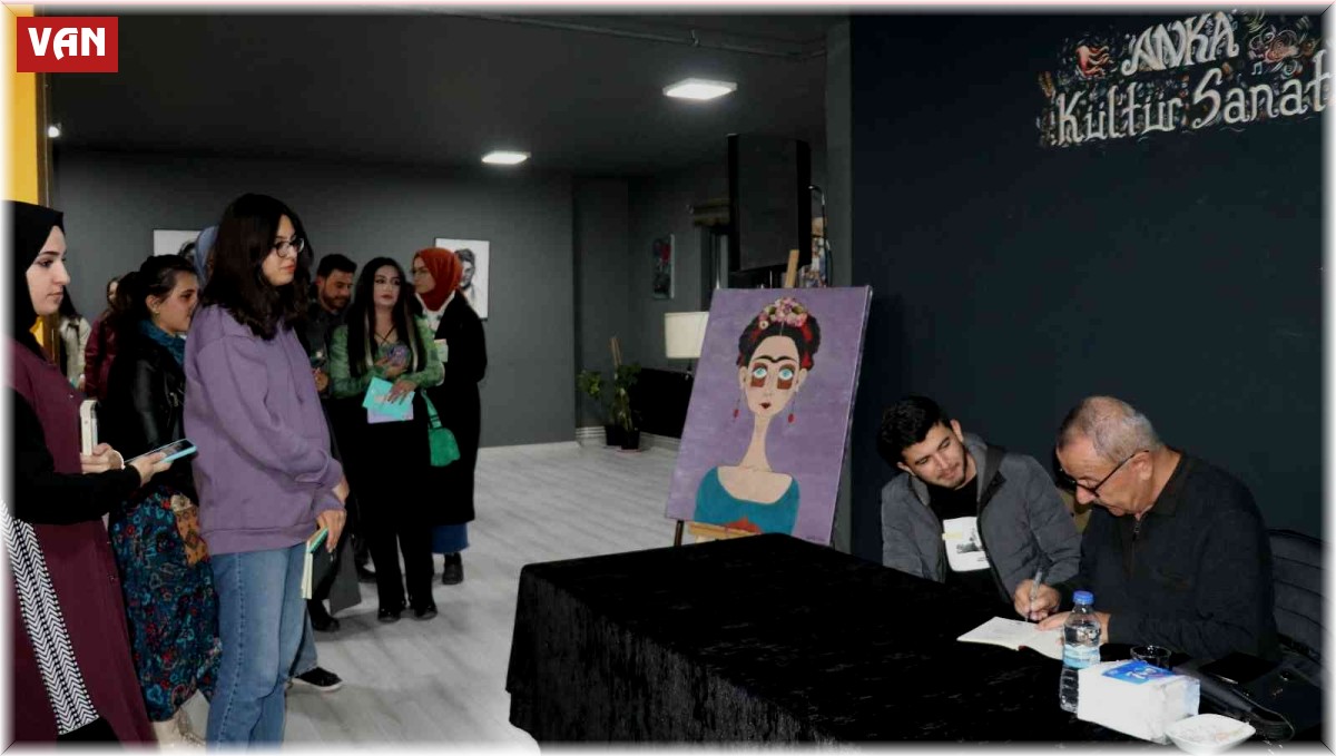 Şükrü Erbaş Van'da şiir severlerle buluştu