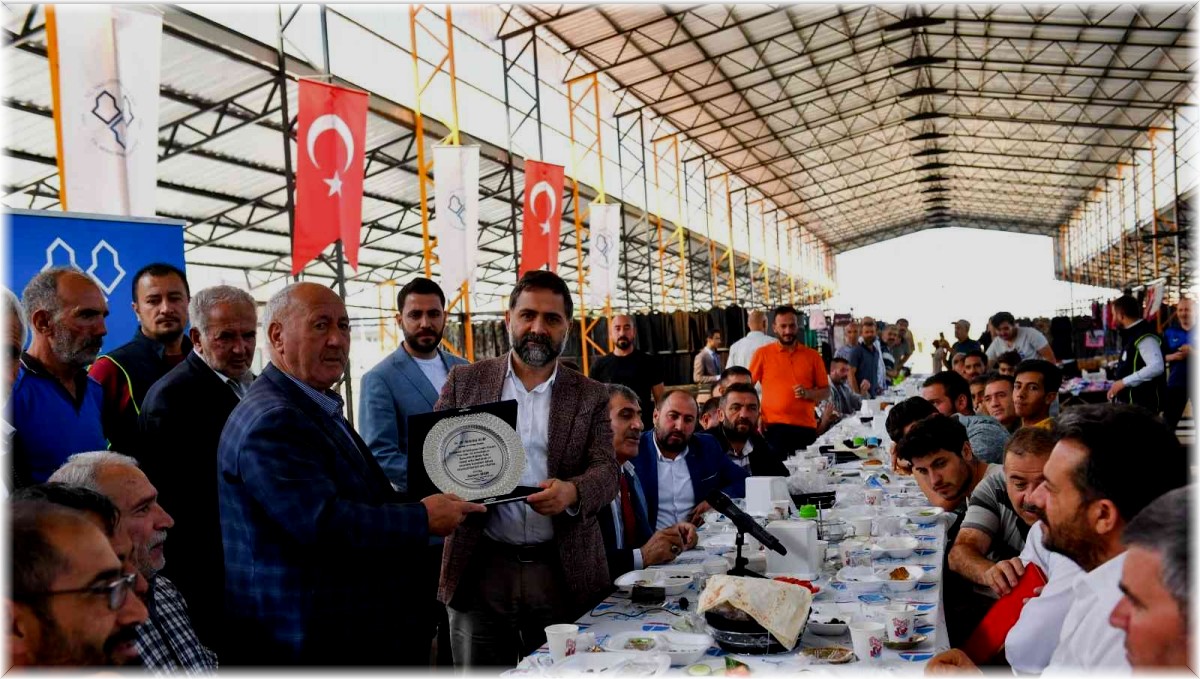 Şükrüpaşa Semt Pazarı yenilenen yüzüyle pazarcıların ve halkın hizmetine sunuldu