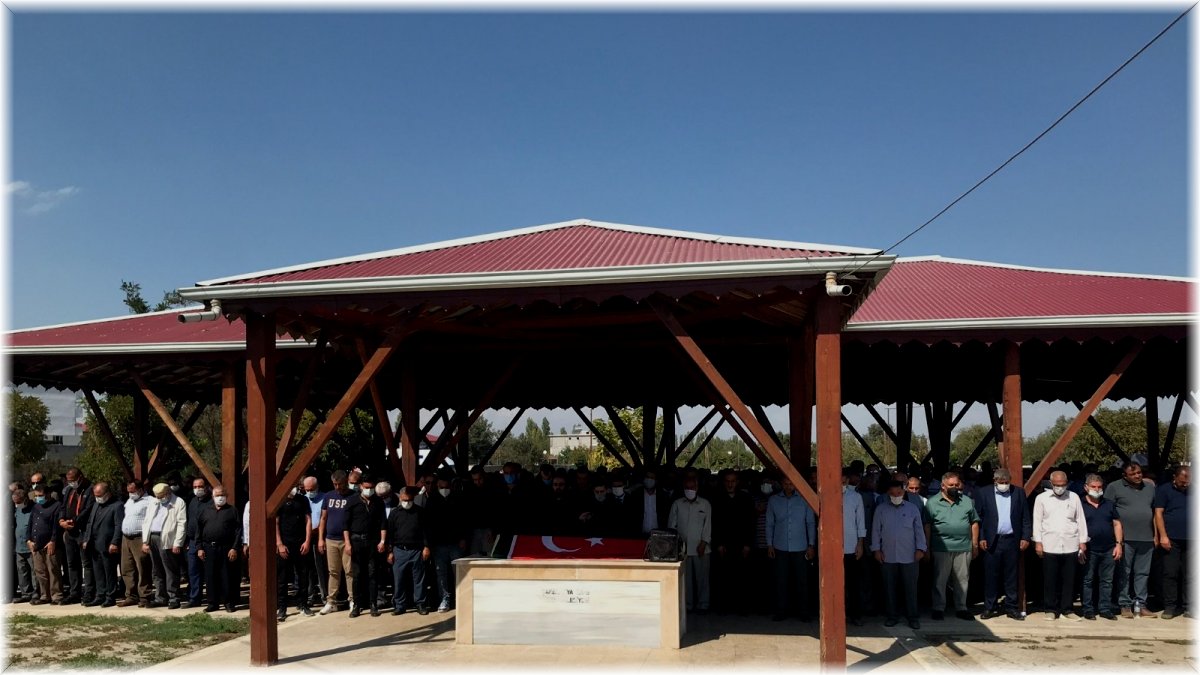 Sünnet düğününde kalp krizi geçiren müteahhit Iğdır’da toprağa verildi