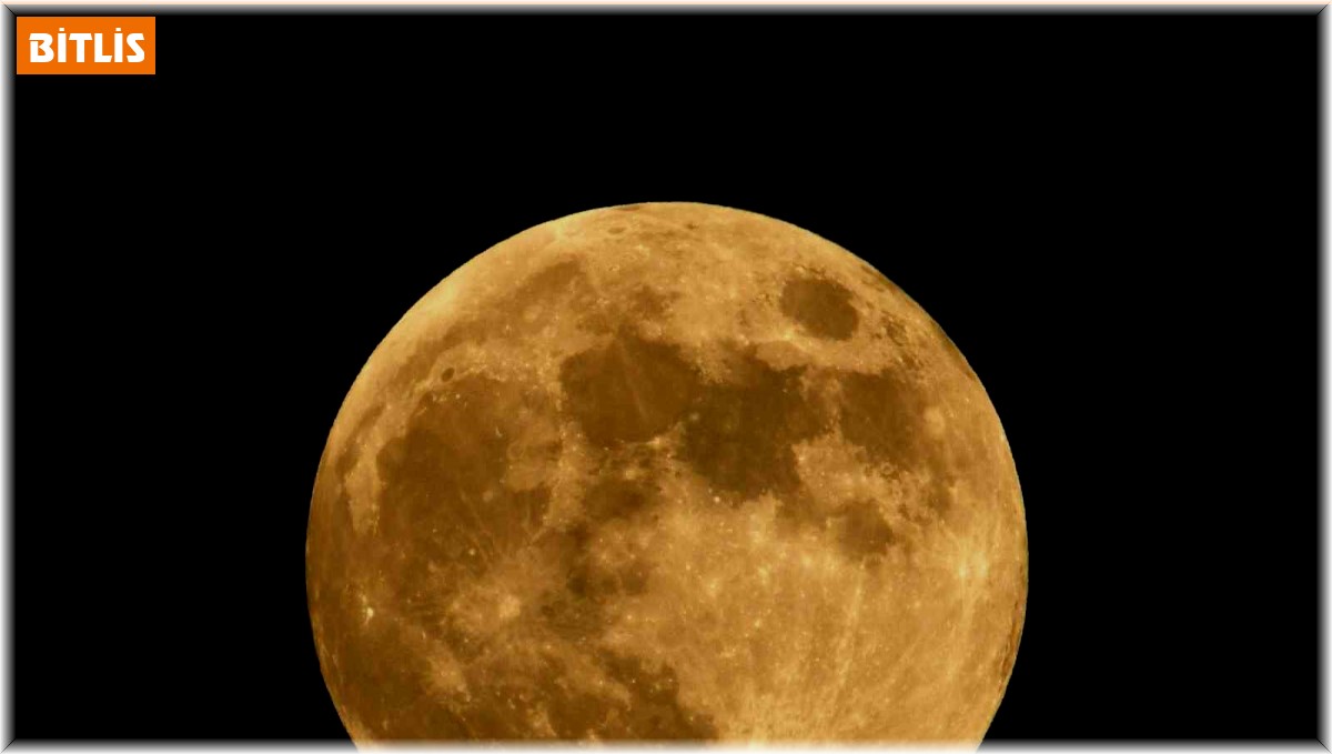 'Süper Ay' Ahlat semalarında kartpostallık manzara oluşturdu