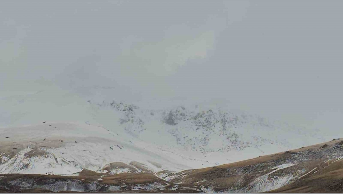 Süphan Dağı beyaza büründü