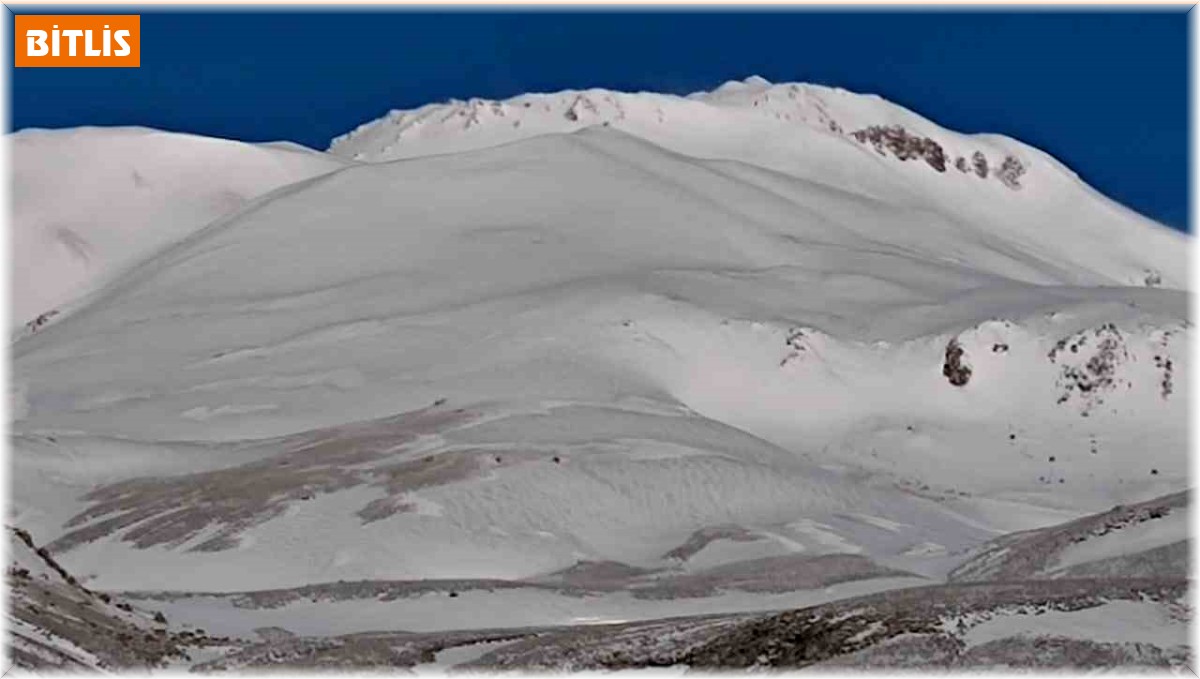 Süphan Dağı Mayıs ayında beyaza büründü