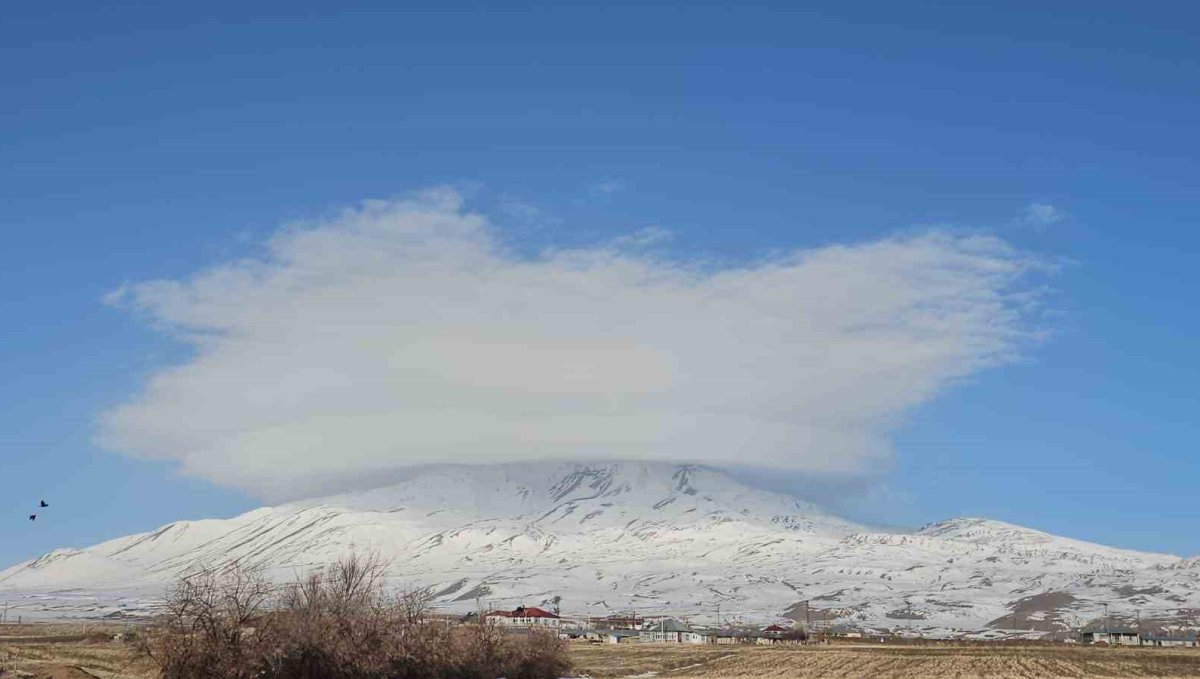 Süphan Dağı semalarında mercek bulutu oluştu