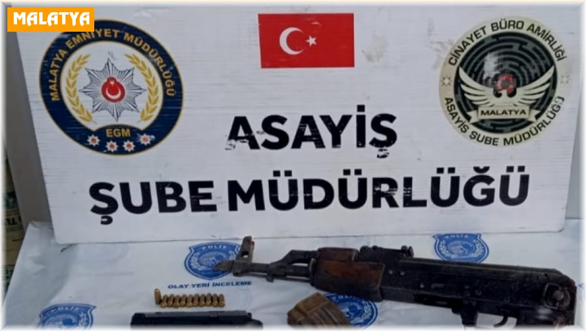 Şüphe üzerine durdurulan araçta kalaşnikof çıktı