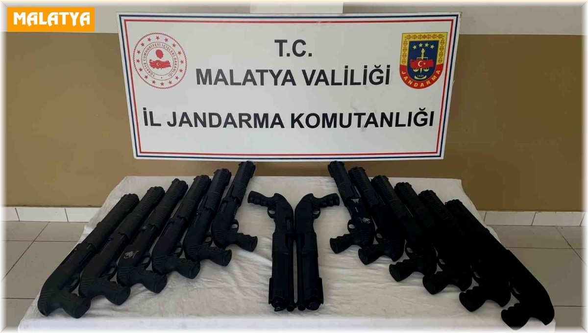 Şüpheli araçta 14 pompalı tüfek bulundu