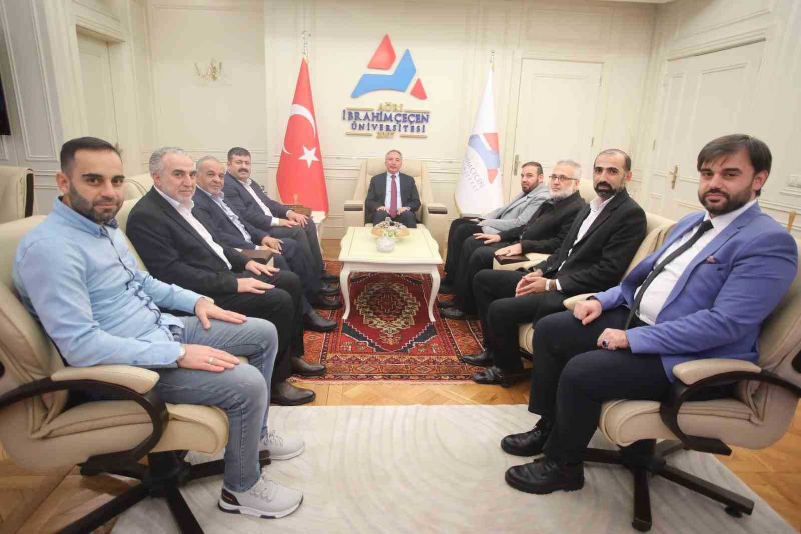 Suriye uyruklu akademisyenlerden AİÇÜ Rektörü Prof. Dr. Karabulut'a teşekkür ziyareti