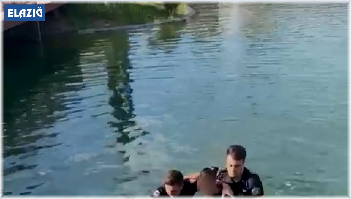 Süs havuzuna düşen 3 çocuk polis ekiplerince kurtarıldı