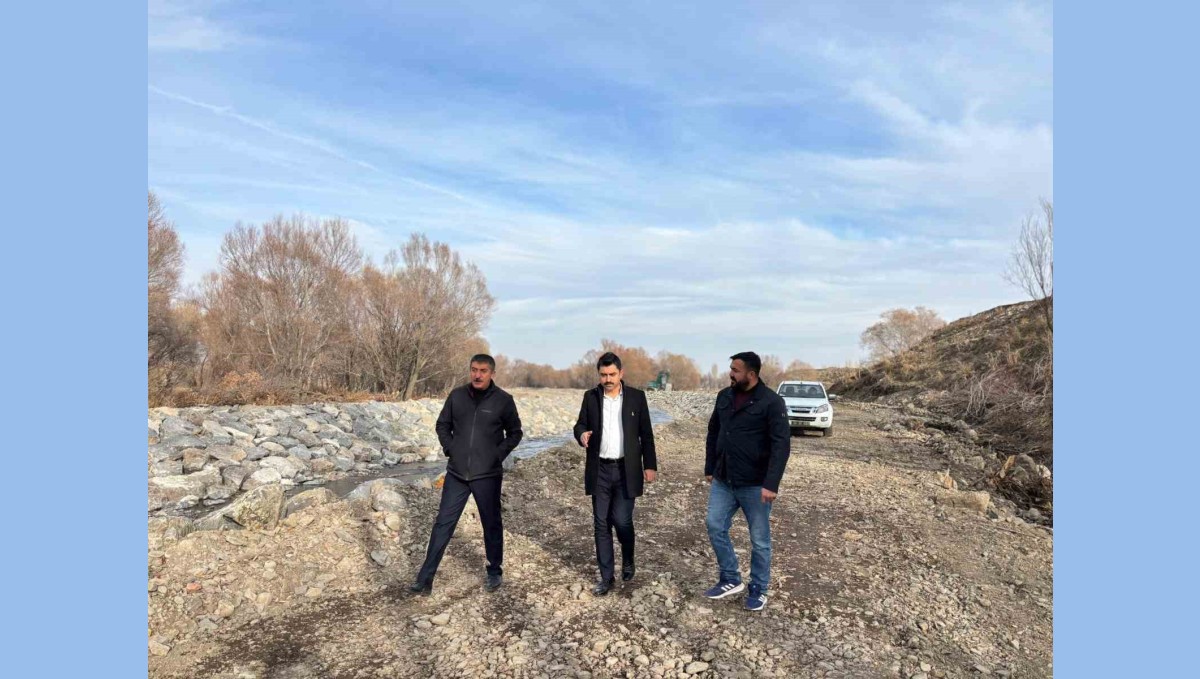 Susuz Çayı'nda dere ıslahı ve taşkın koruma çalışmaları sürüyor