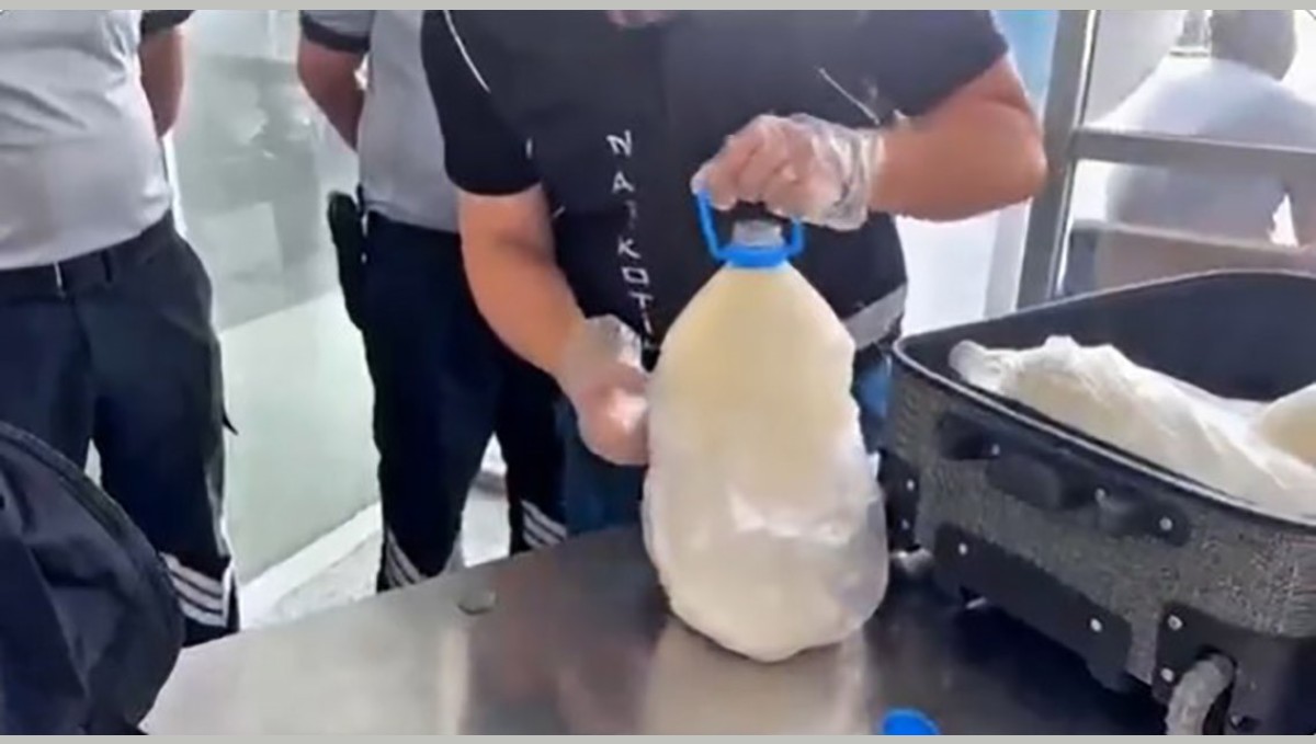 Süt şişesi içinde uyuşturucu gele geçirildi