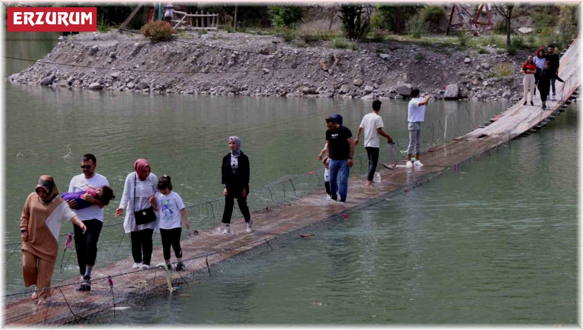Tahta köprüden geçmek yürek ister