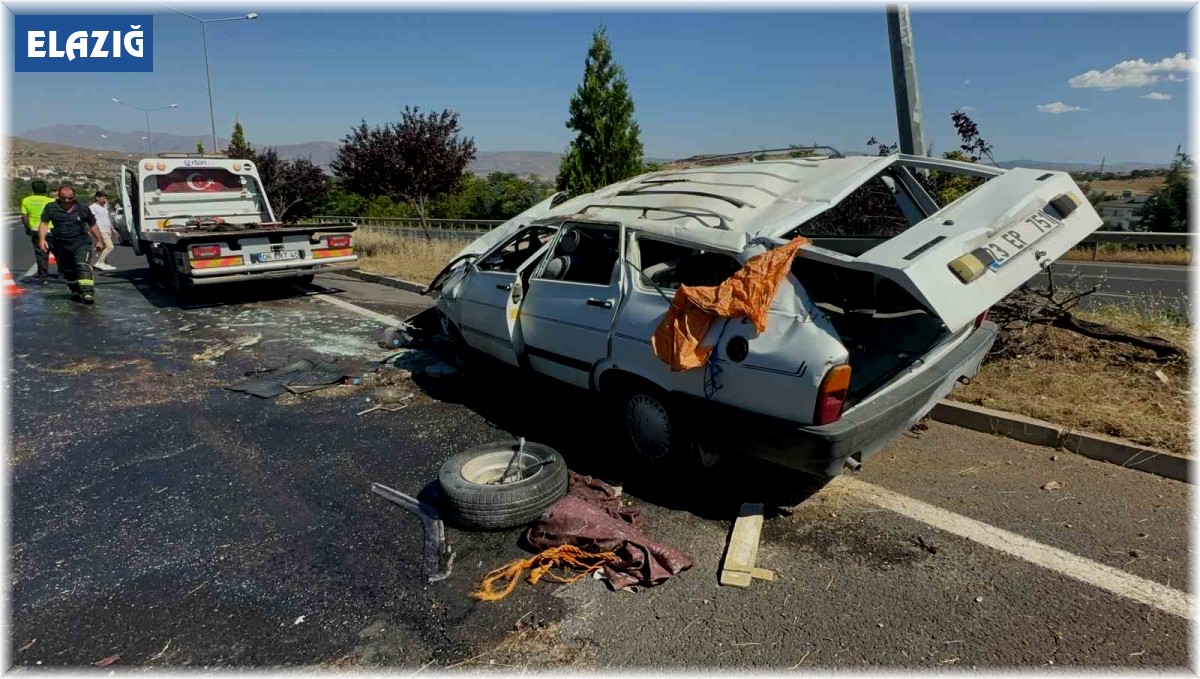 Takla atan araç kağıt gibi oldu: 2 yaralı