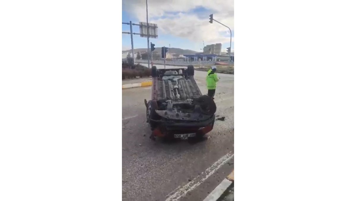 Takla atan araçtan burnu bile kanamadan kurtuldu